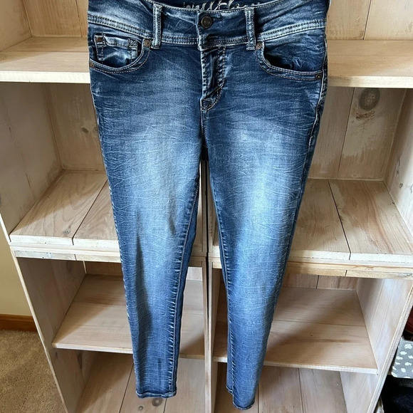 Wallflower Skinny Jeans - Picture 3 of 10